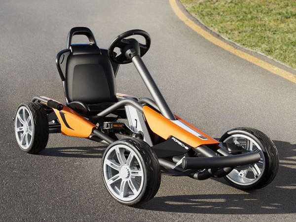 Стоимость автомобиля для детей Porsche Go-Kart составляет 900 американских долларов. Фото: novate.ru