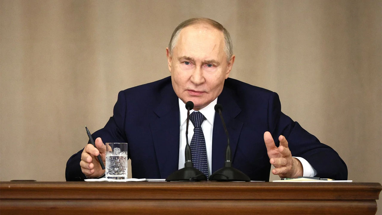 Bloomberg: Путин потребовал приостановить все поставки оружия Украине на время перемирия.