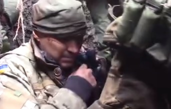 Военнослужащий Роман Фурцев в ходе боевого столкновения получил рваную рану уха.