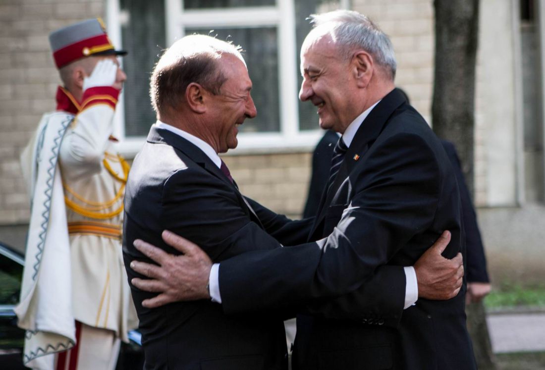 Fostul Președinte al României, Traian Băsescu, a fost decorat astăzi cu Ordinul „Ștefan cel Mare”, cel mai mare grad militar al Republicii Moldova.