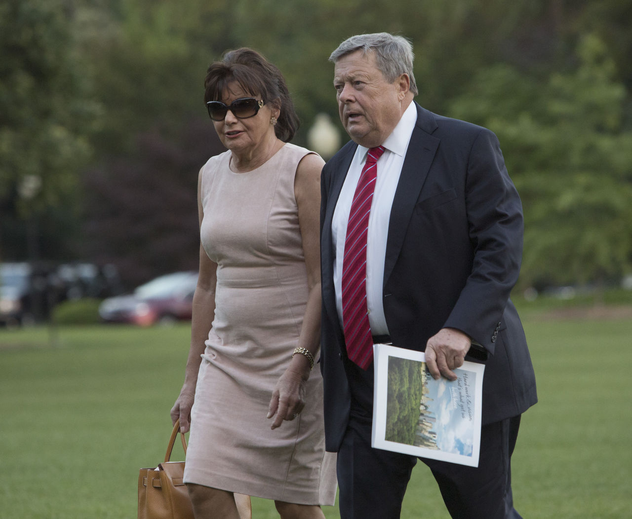 Родители Меланьи Трамп получили американское гражданство.