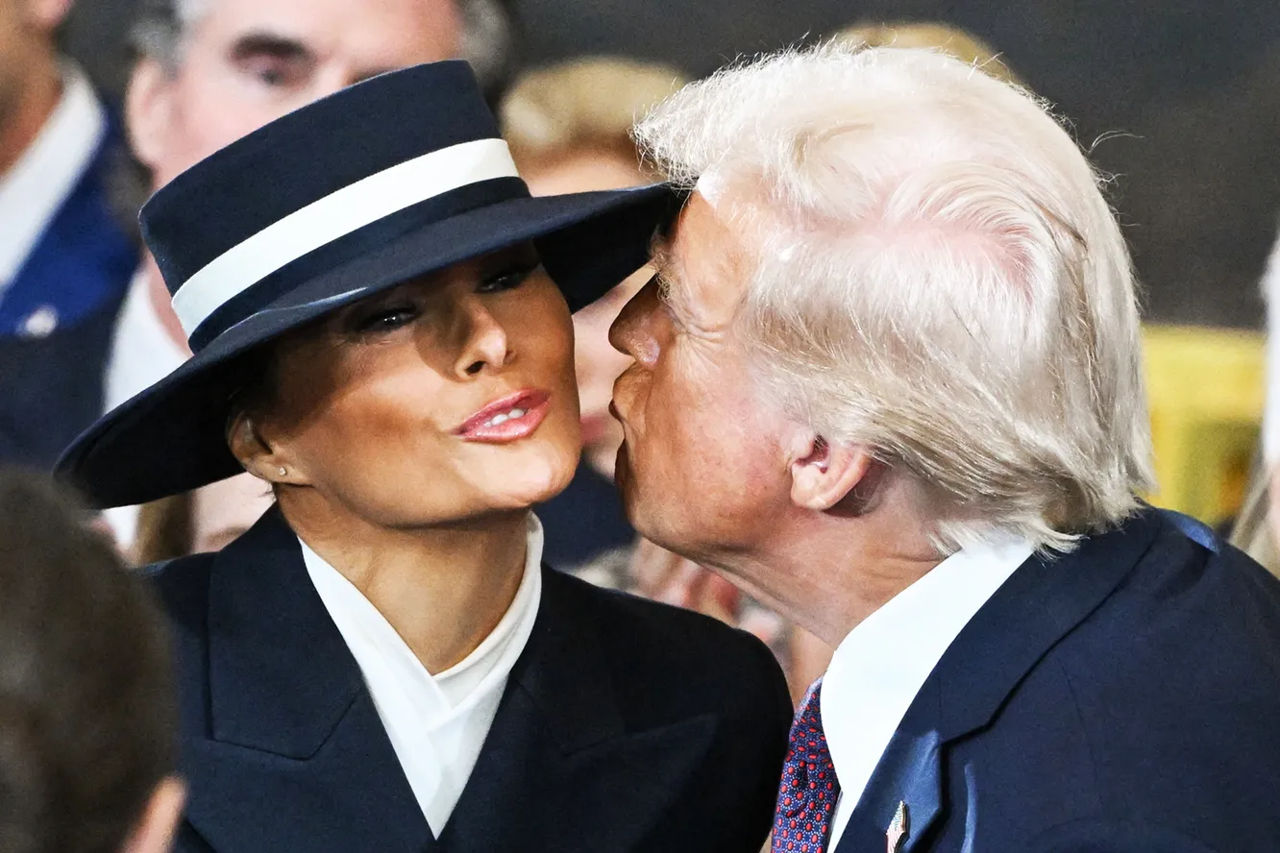 Portretul oficial al Melaniei Trump, publicat de Casa Albă, a stârnit un scandal.