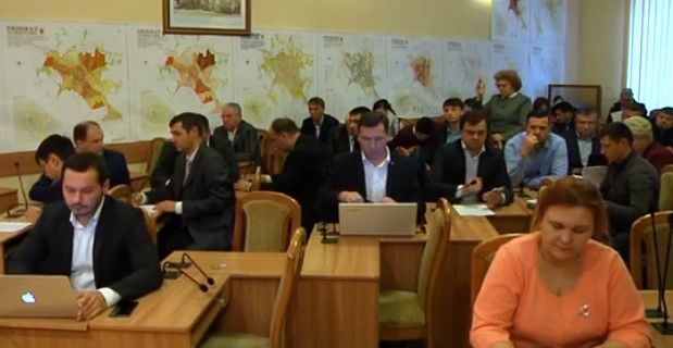 Представители "Нашей партии" и ПКРМ заявили, что у них разные варианты повестки дня.