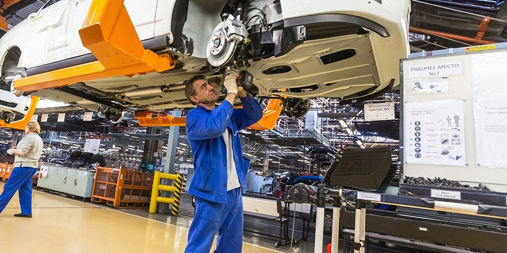 "АвтоВАЗ" приостановит производство автомобилей.