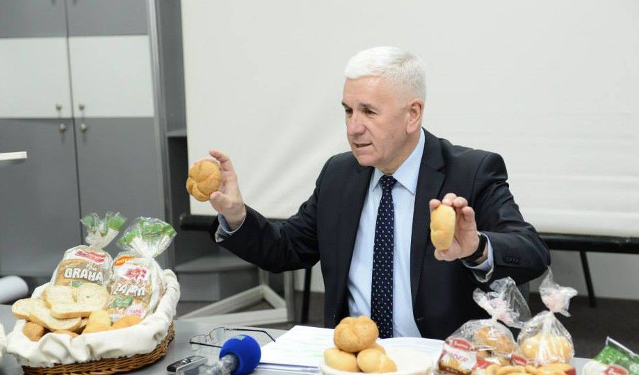 Directorul general al combinatului de panificaţie din Chişinău „Franzeluța”, Victor Cojocaru și-a dat demisia din funcție.