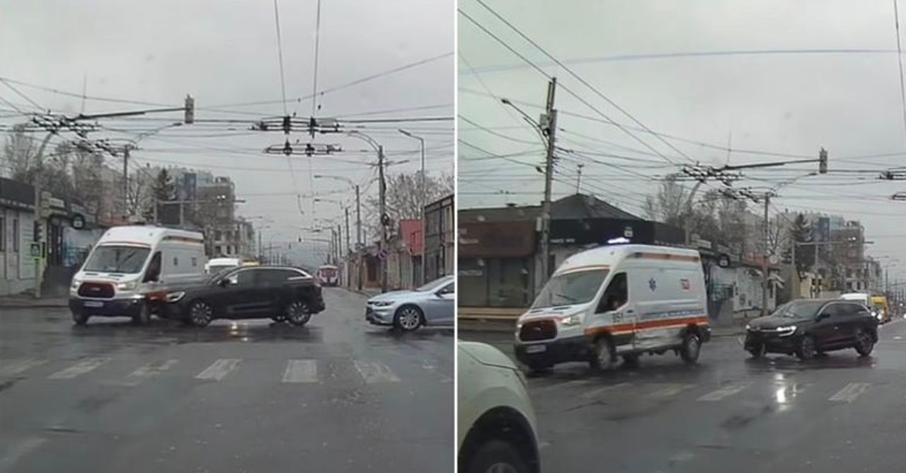 Momentul în care o ambulanță este izbită în plin de o mașină într-o intersecție din Capitală.