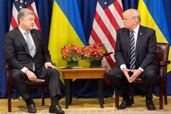 Президенты Украины и США Петр Порошенко и Дональд Трамп провели встречу в Нью-Йорке в рамках 72-й сессии Генеральной Ассамблеи ООН.