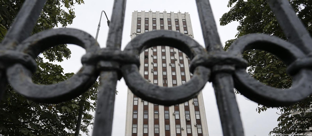 "Иноагентами" в РФ признаны соратники Навального и ряд публицистов.