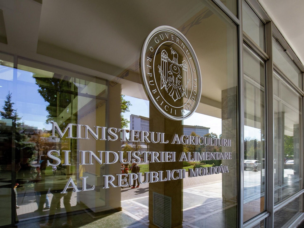 Numărul angajaților Ministerului Agriculturii, majorat: 110 persoane în loc de 85.