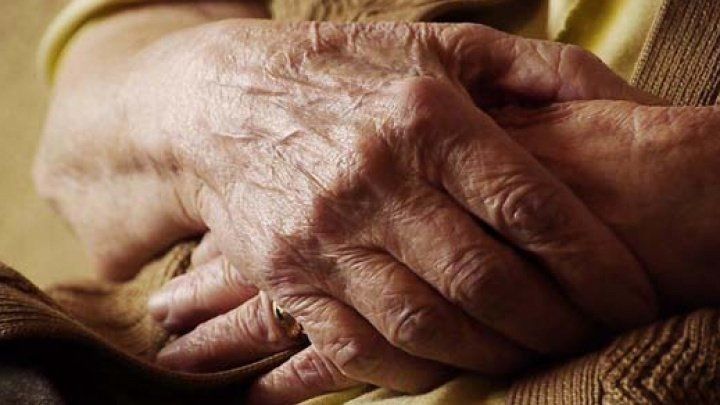 O bătrână din raionul Căuşeni a fost ţinta unor tâlhari