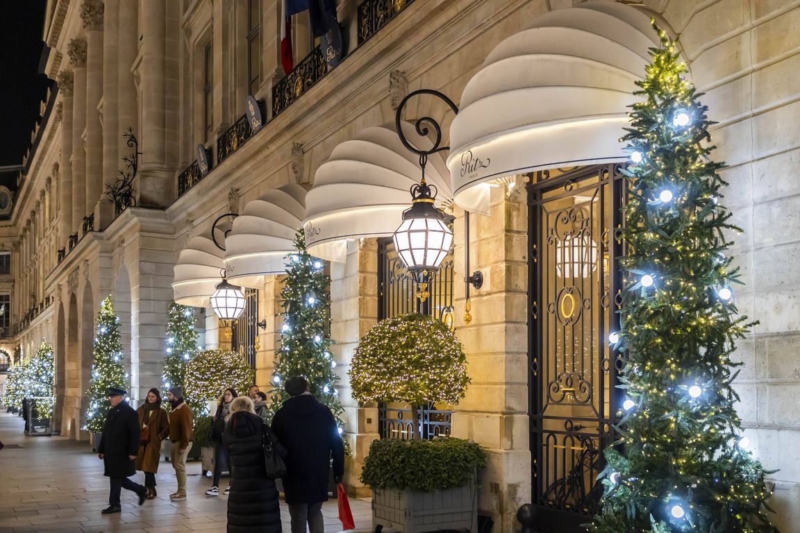 Кольцо с бриллиантом стоимостью €750 тыс. нашли в пылесосе отеля Ritz.