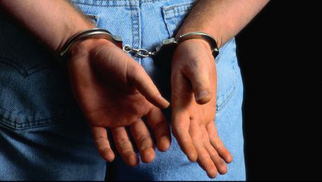 Un bărbat originar din Edineţ a fost prins în flagrant de procurori şi ofiţerii anticorupţie, fiind bănuit de trafic de influenţă.