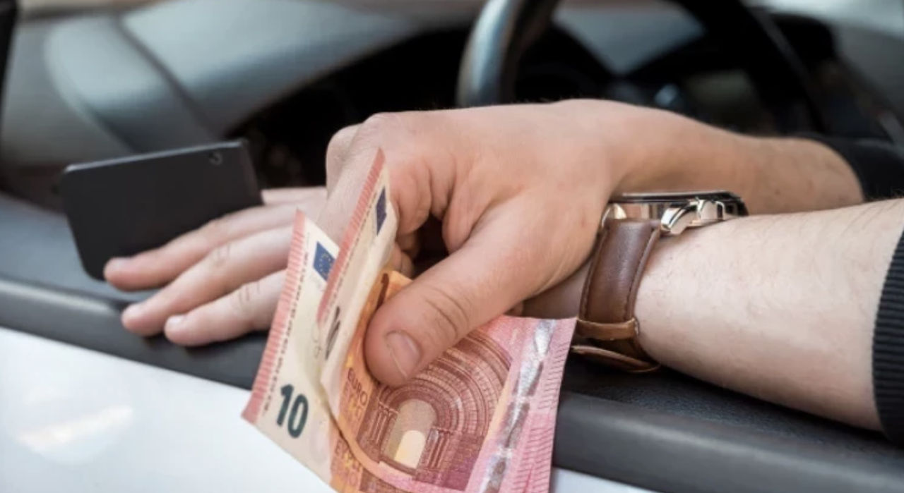 Două tentative de mituire, înregistrate la frontieră.