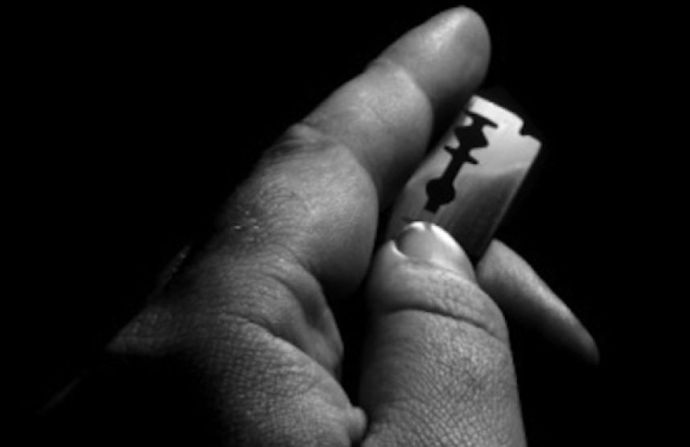 Trei tentative de suicid au avut loc ieri în Chişinău. Două femei de 56 şi 45 de ani şi un bărbat de 26 de ani au încercat să-şi pună capăt zilelor.
