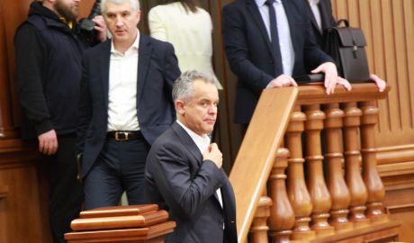 Deşi pretind că proiectul de lege este unul care vine să protejeze produsul autohton, autorii propun de fapt, reducerea acestuia de la 80% la 30%, afirmă liberalii.