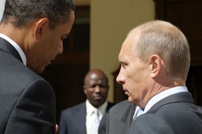 Vladimir Putina avut, vineri, o discuţie telefonică cu Barack Obama.
