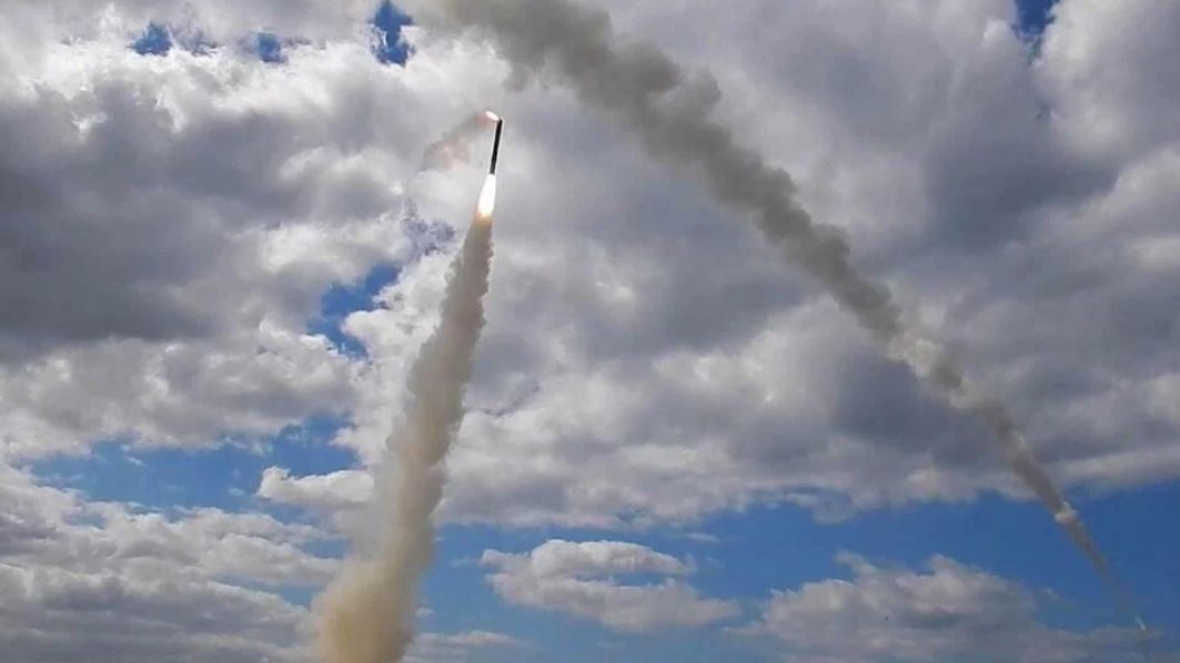 Минобороны РФ заявило об отбитой атаке 20 украинских дронов на Крым.