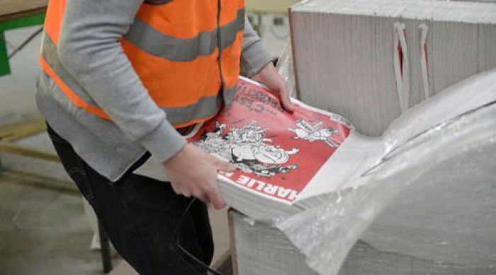 Charlie Hebdo a publicat caricaturi cu avionul rusesc prăbușit în peninsula Sinai. Foto: obzor.lt