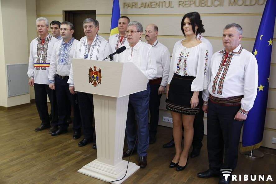 PL lansează campania de colectarea semnăturilor pentru demiterea lui Dodon. Foto: pl.md