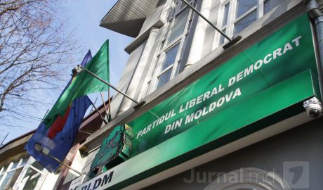 Либерал-демократы также призвали всех участников акции протеста соблюдать общественный порядок.