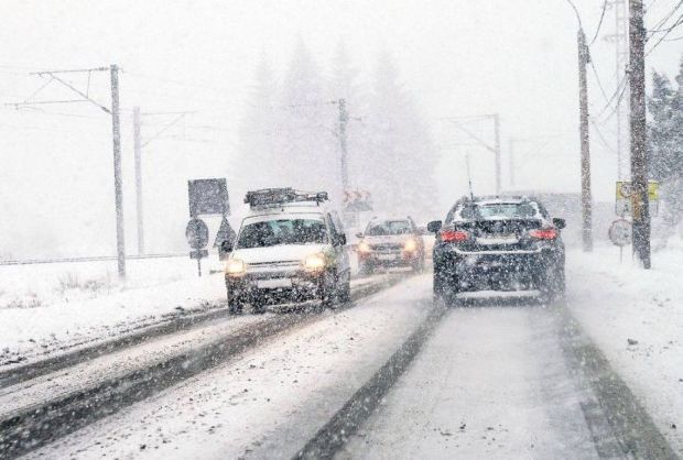 Prima ninsoare din această toamnă a căzut ieri pe Vârful Omu, din Munții Bucegi. Acolo, temperaturile au scăzut simțitor la -1 grad Celsius.