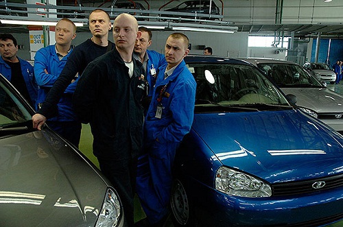"АвтоВАЗ" уволит порядка 8,5 тысяч человек – это стало известно из диалога с президентом России Владимиром Путиным.