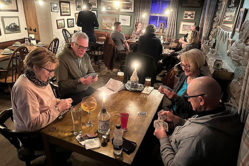 O furtună de zăpadă a lăsat 32 de turiști blocați într-un pub britanic timp de câteva zile.