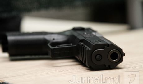 Полиция выдвинула версию самоубийства.