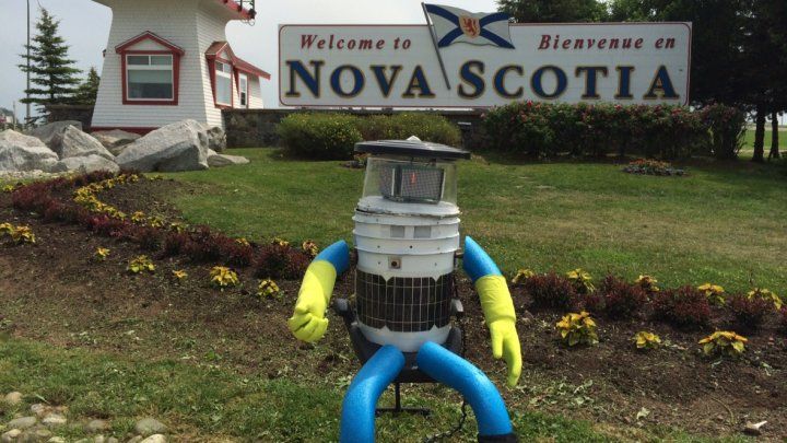 Un robot angajat la un supermarket din Scoția a fost concediat pe motiv de incompetență.