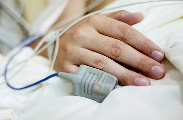 Мальчик, на которого упали футбольные ворота, почти месяц находится в больнице.