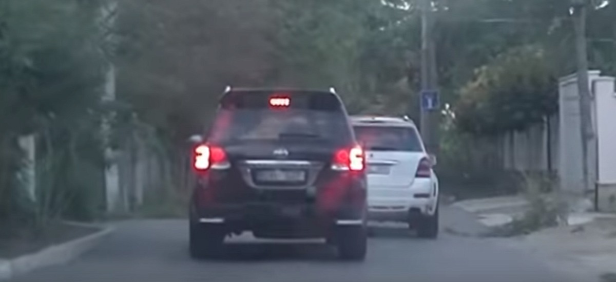 Ilan Șor a fost surprins recent cum se deplasează însoţit de escortă prin Chişinău. 