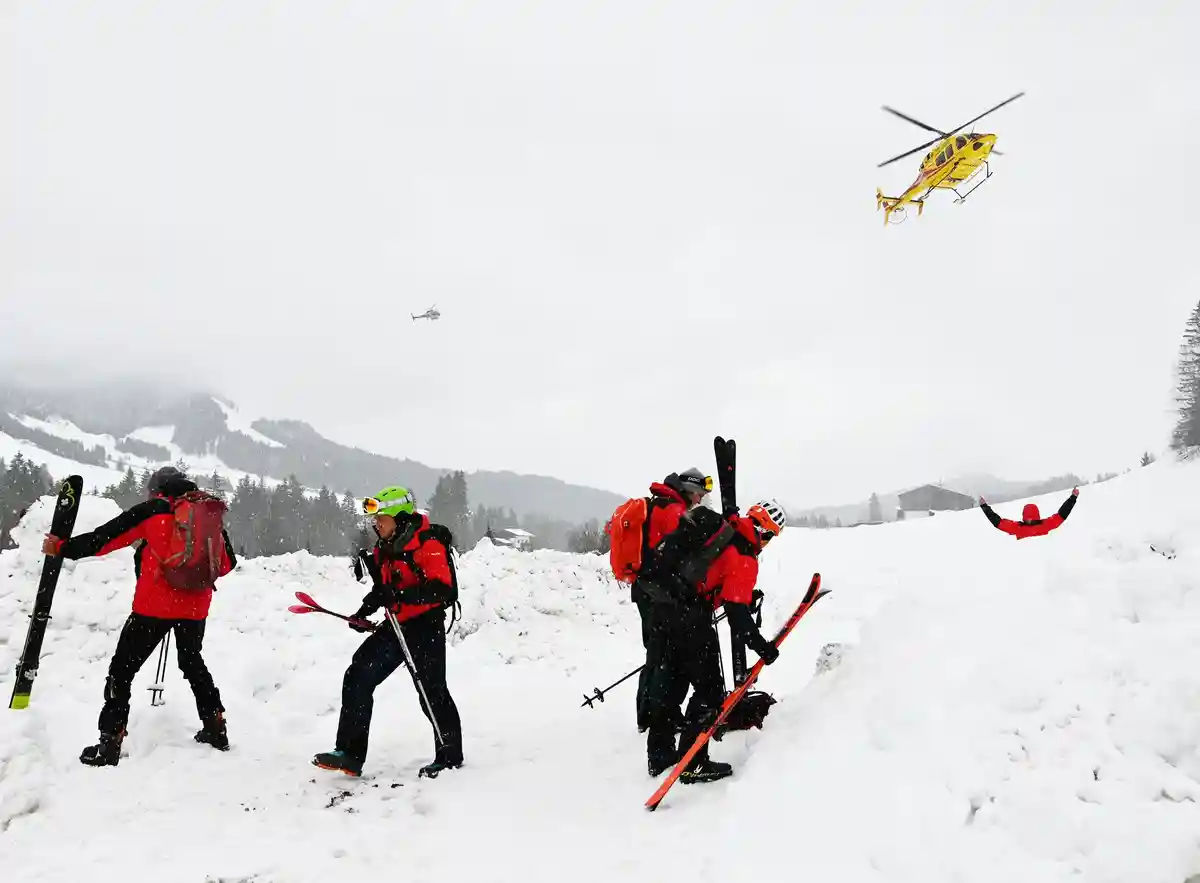 Două persoane au fost ucise de o avalanșă în Alpii Austrieci.