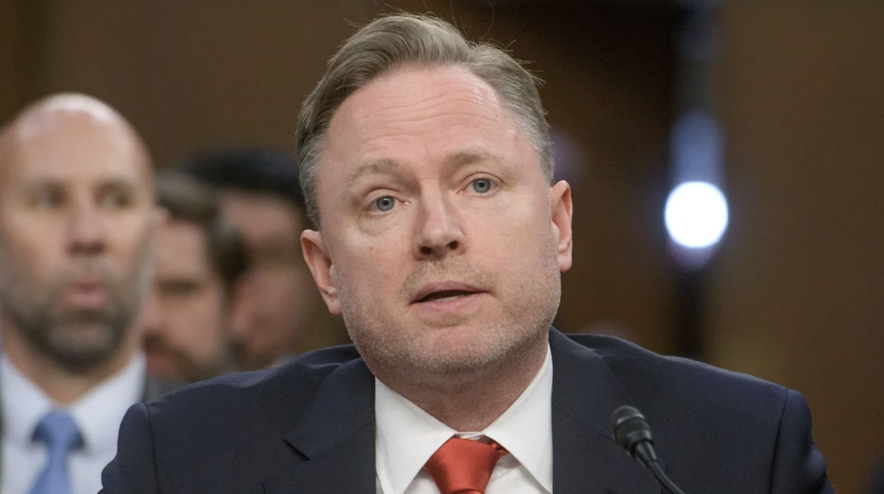 После отставки Габбард национальную разведку США возглавит бывший офицер ЦРУ.