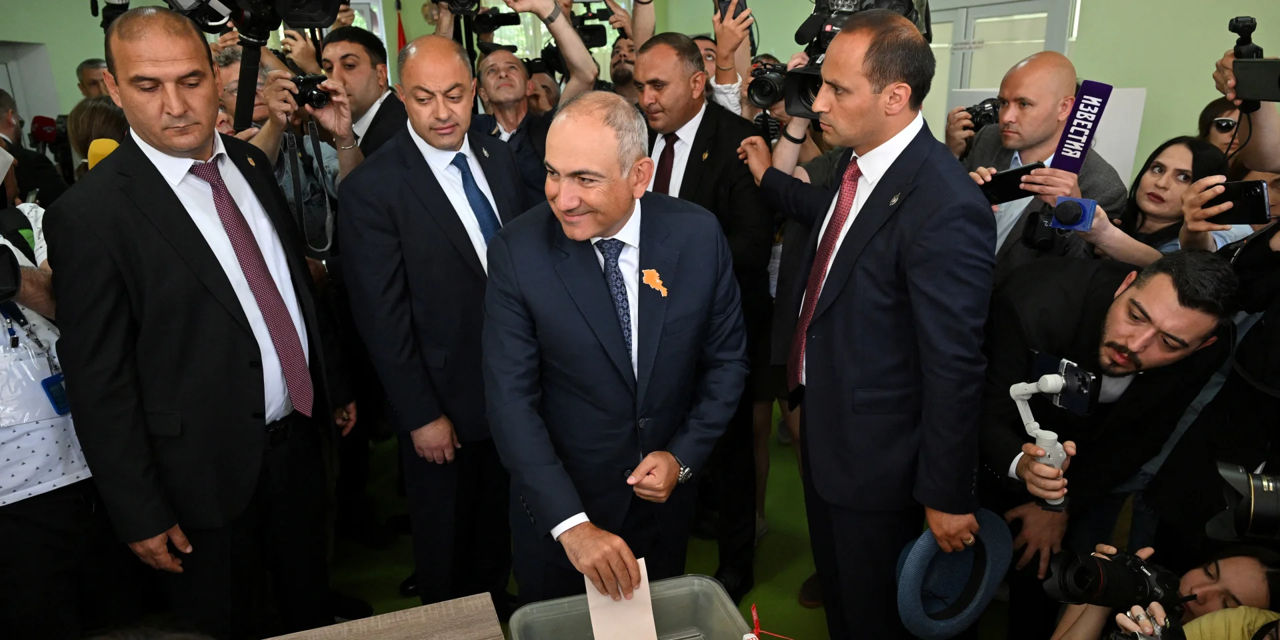 Pașinian a declarat victoria partidului său la alegerile din Armenia.