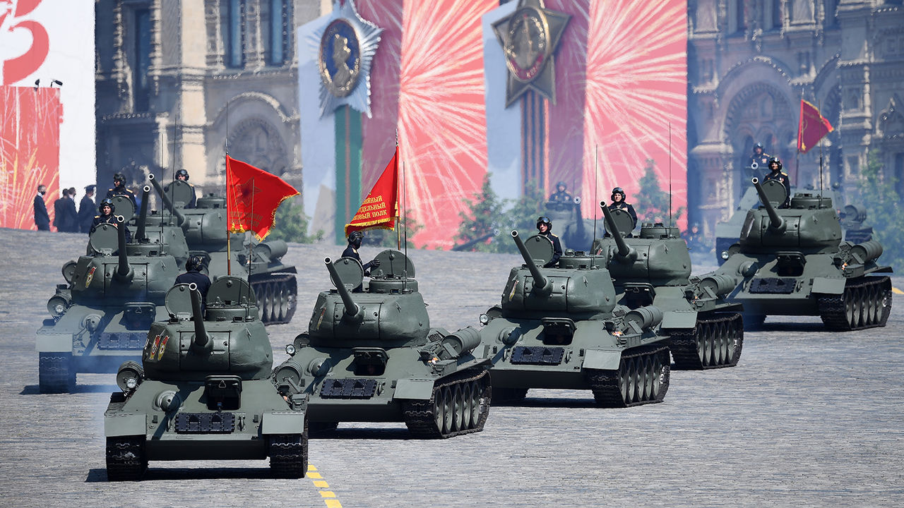 В Москве проходит юбилейный Парад Победы.