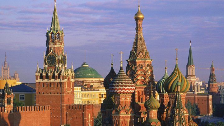 Cei 23 de diplomații britanici expulzați vor părăsi astăzi Rusia