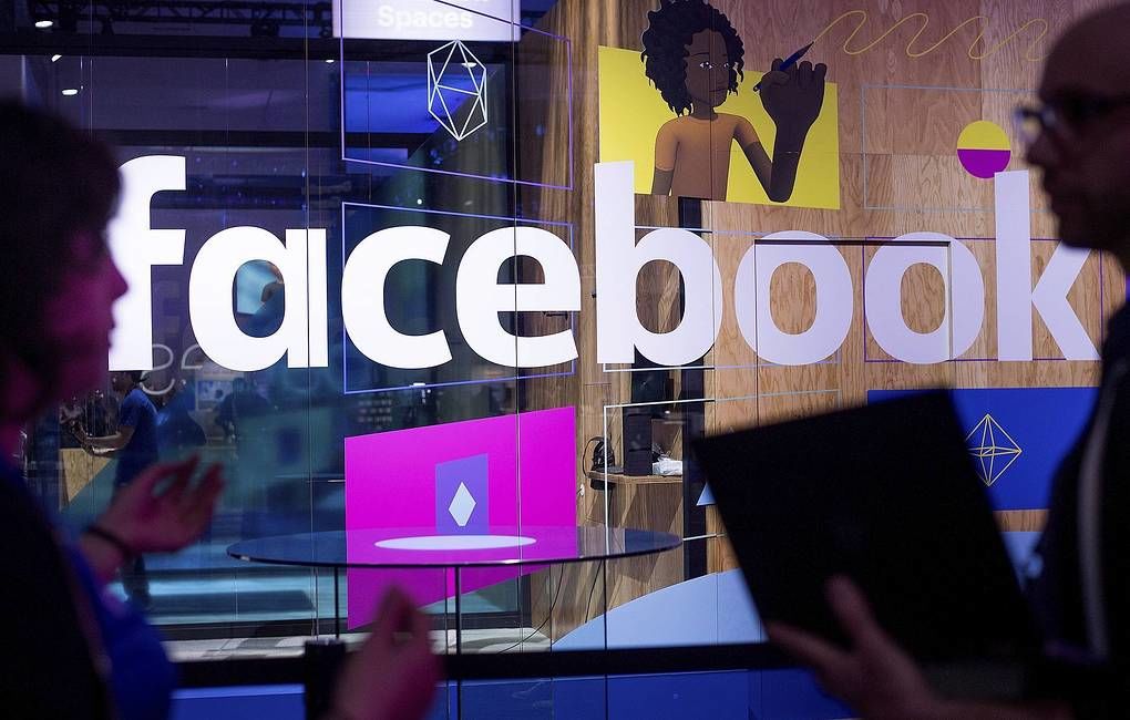 Facebook будет маркировать страницы контролируемых властями СМИ.
