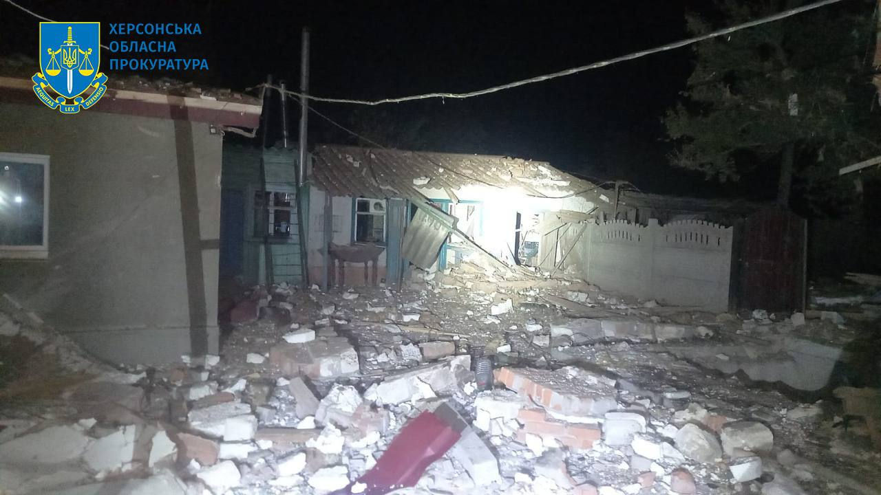 В результате обстрела села в Херсонской области погиб 6-летний ребёнок.