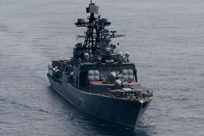 Американский крейсер подрезал российский корабль.