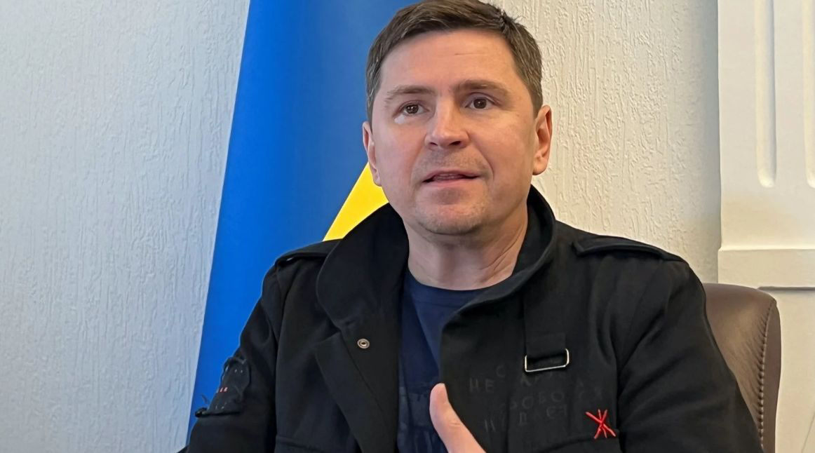 Подоляк резко отреагировал на ведение "военного положения" Россией.