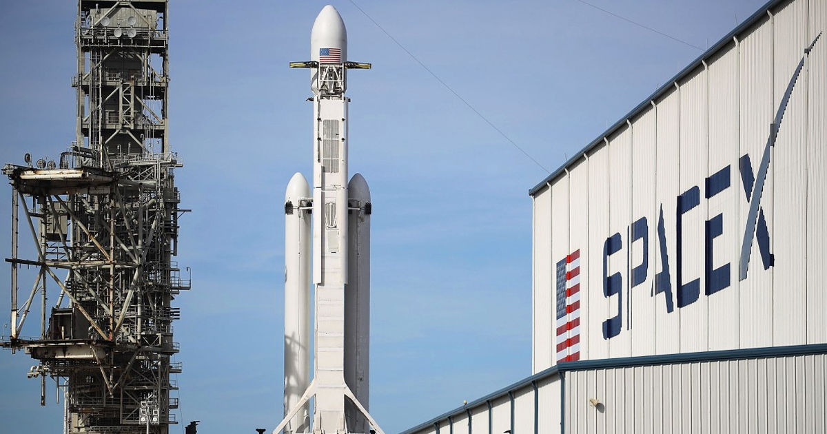 SpaceX se va orienta către construirea unor „orașe capabile să se dezvolte autonom” pe Lună.