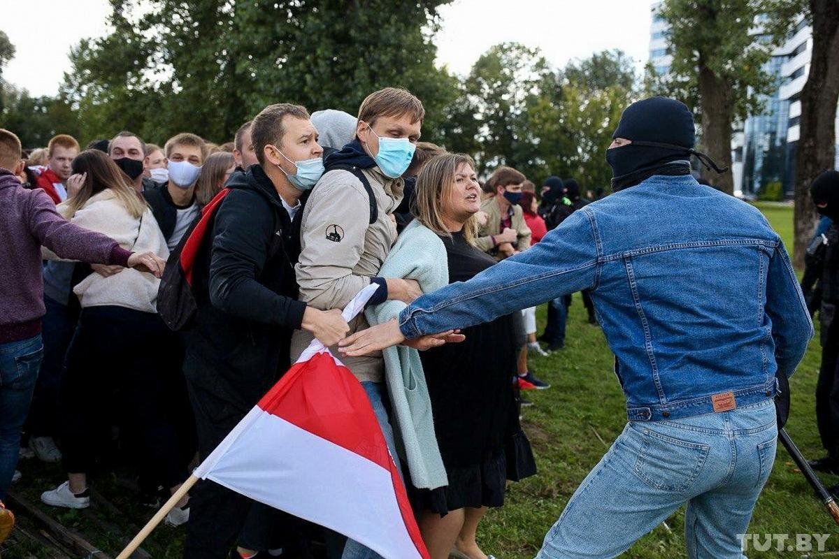 Помощник Лукашенко: Угроза силового захвата власти в Белоруссии купирована.