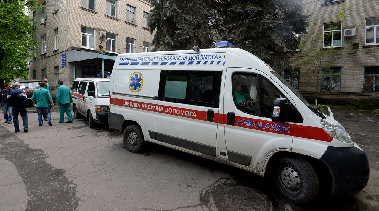 Заговорившей по-русски женщине выбили зубы и сломали нос на Украине.