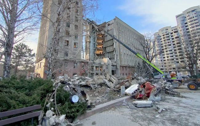 ГСЧС Украины: Число жертв обстрела Николаевской ОГА возросло до 33.