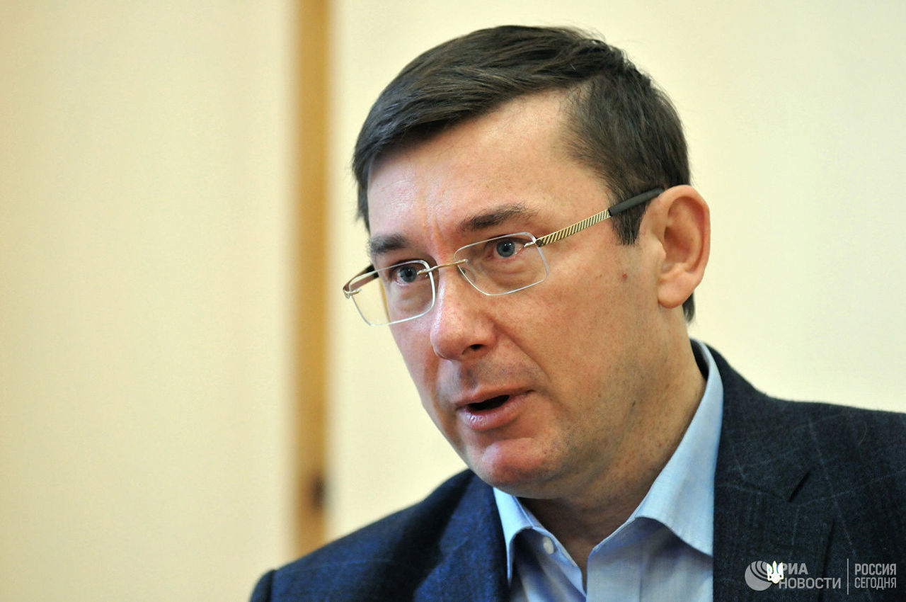 Луценко обвинил экс-начальника Генштаба ВСУ в причастности к потере Крыма.