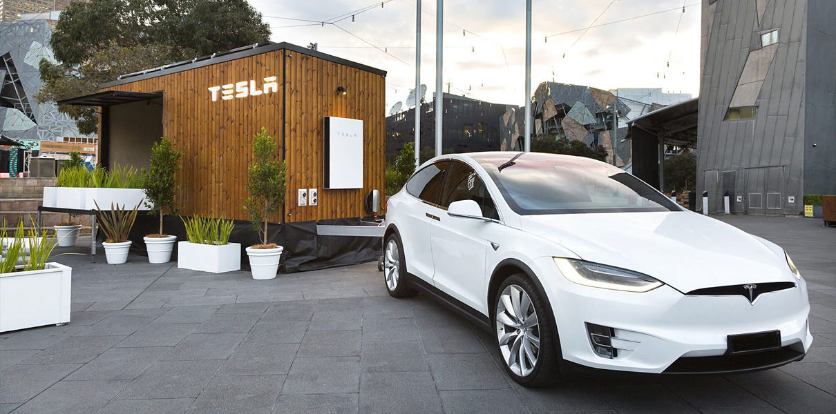 Возможно, старт такой кампании связан с запуском продаж нового продукта Tesla.