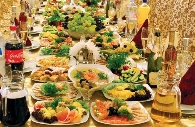 Bucatele care trebuie evitate la petreceri pentru a nu avea intoxicații alimentare