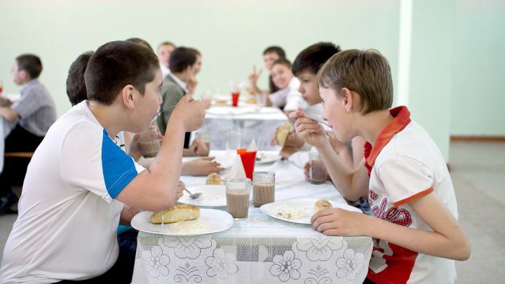 Mai multe fructe şi legume. Asta va include, suplimentar, meniul elevilor din şcolile municipale.