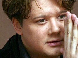 Distinsul artist va poposi în 17 oraşe ale României cu un concert extraordinar de colinde şi cîntece de Crăciun.