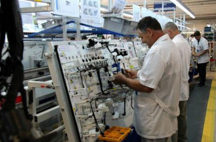 Ряд крупных компаний объявили о возобновлении работы.